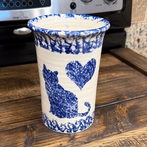 Ceramic Sponge Ware Blue and White Cat Heart Vase